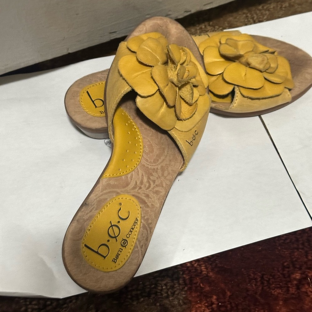 b.o.c. Women's Yellow Floral Sandals